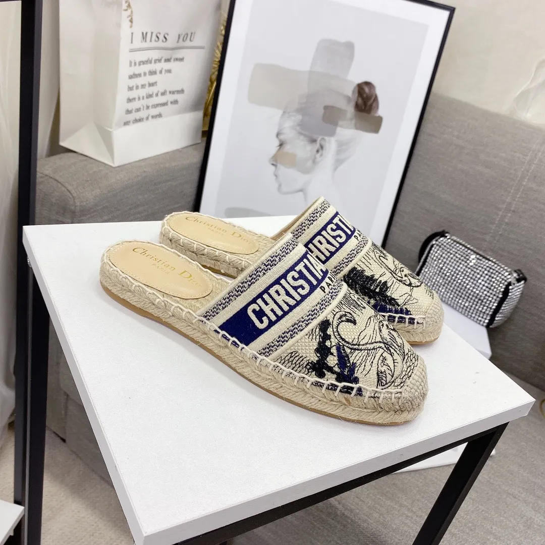 👟👟Ex-factory price 400👟👟 If the top version (original embroidery is done one to one) is cheaper, please avoid Dior | Dior ²⁰²¹𝐬𝐬🧡💚2021 early spring new products top version ⚠️The counter features the latest fisherman shoe series, hard goods are new🆕❥purchase level! Full of high-end feel! A popular model among bloggers at home and abroad, it’s retro and fashionable and looks amazing on your feet! Mainly recommended model on the official website ★━━━━━ ЅᏇєєt ━━━━━▪️ Upper: Original copy of pure cotton thread ➕ Three-dimensional electric embroidery ▪️ Lining: Imported water-dyed sheepskin lining ▪️ Outsole: Original handmade hemp rope combination wear-resistant rubber outsole ▪️ Shoe size: 35-39 (40 is custom-made and cannot be returned or exchanged) ▪️